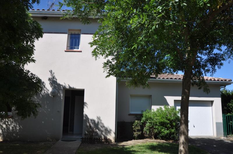 Maison 5 pièces d'environ 105,37 m² à vendre à Negrepelisse (82800).