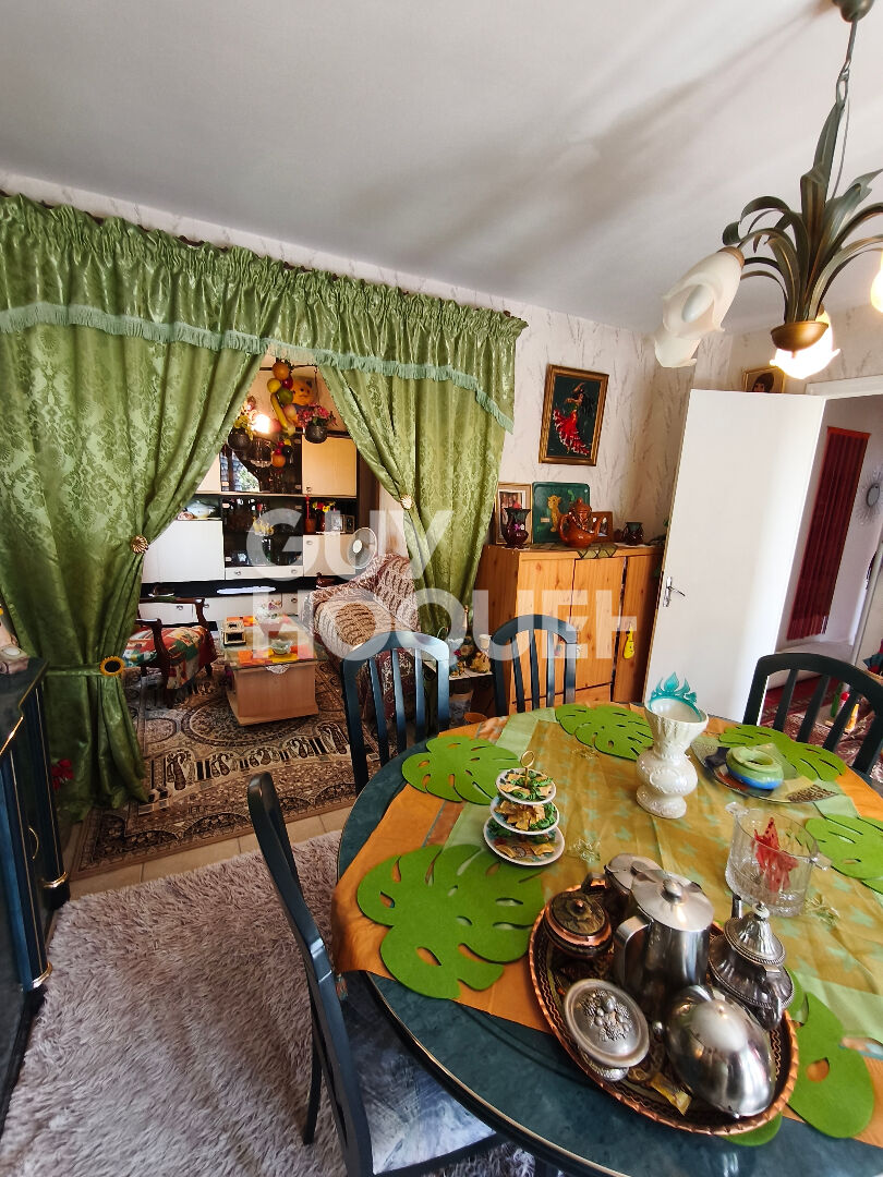 Maison avec deux logements, 4 chambres de 140 m² et garage