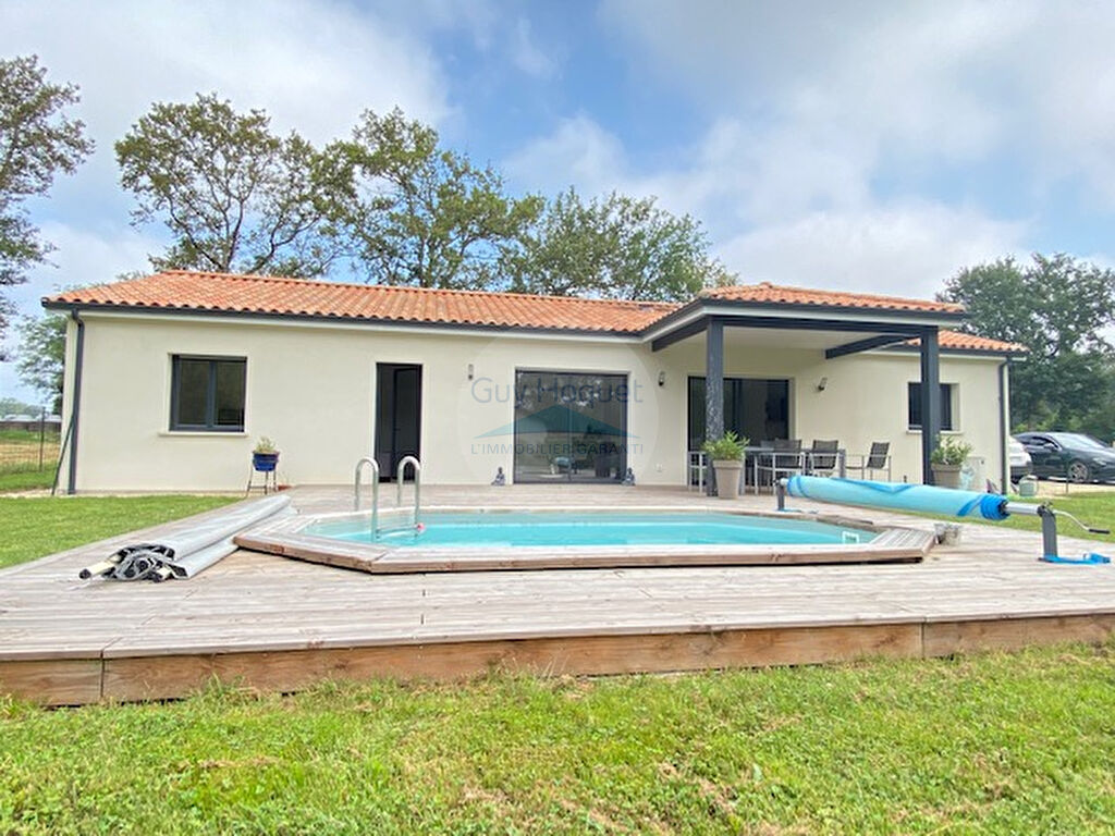 Jolie villa contemporaine avec piscine