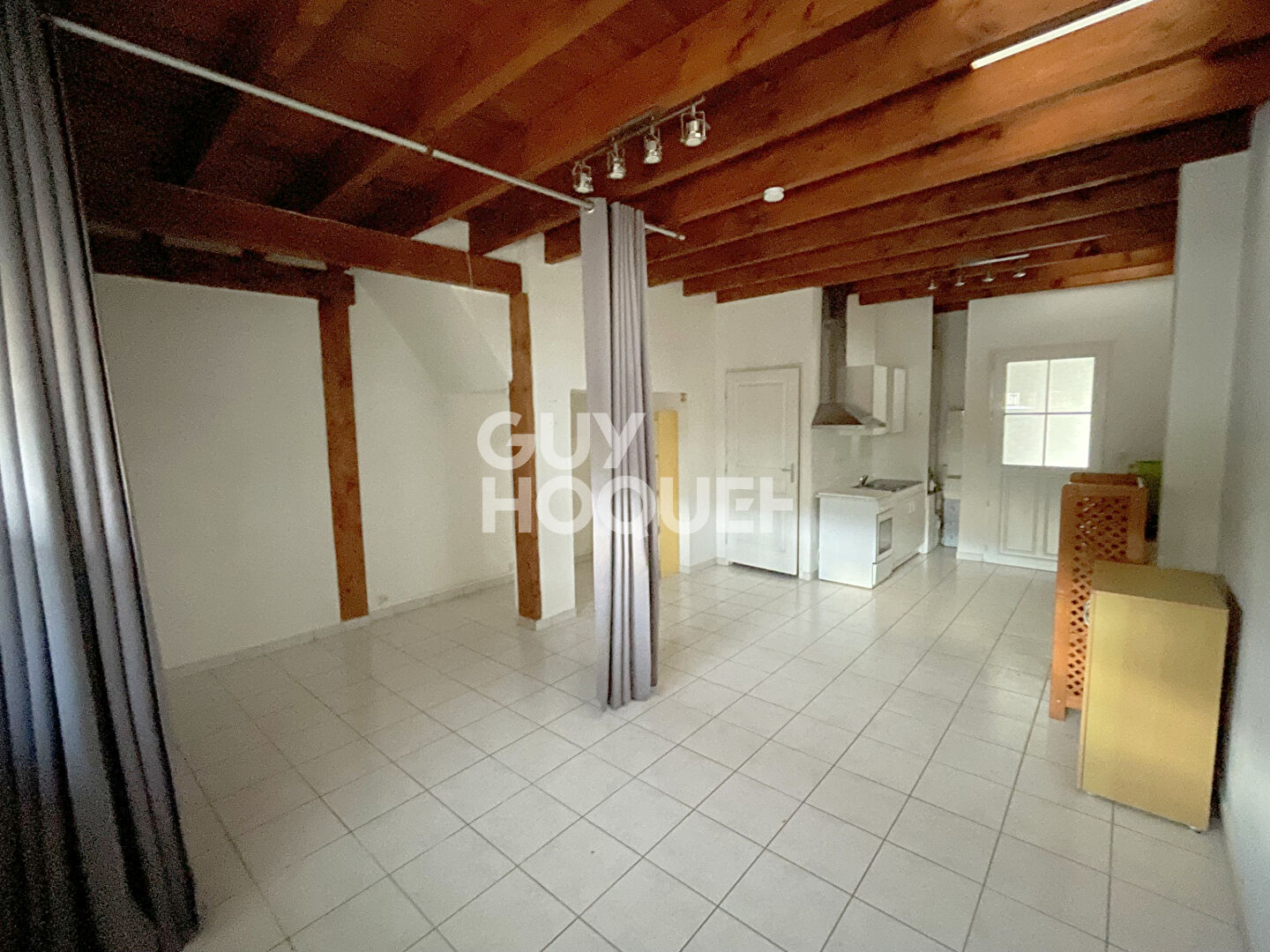 Studio de 35 m² proche commerces.