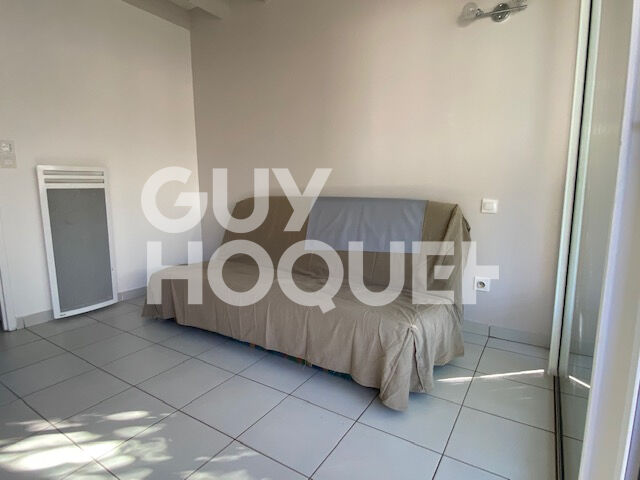 Petite maison mitoyenne de type T2 meublée