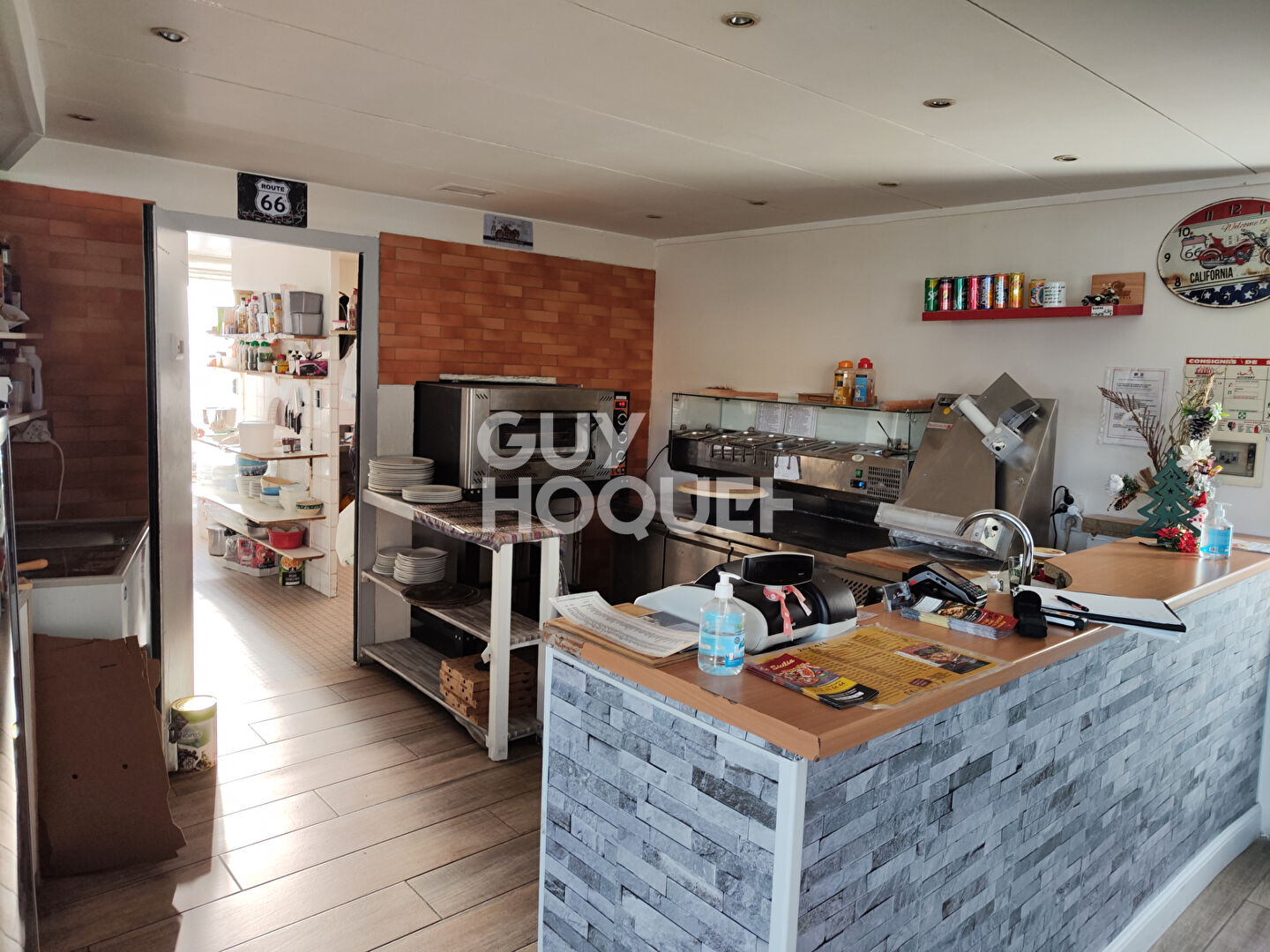 Local commercial loué et logements à créer