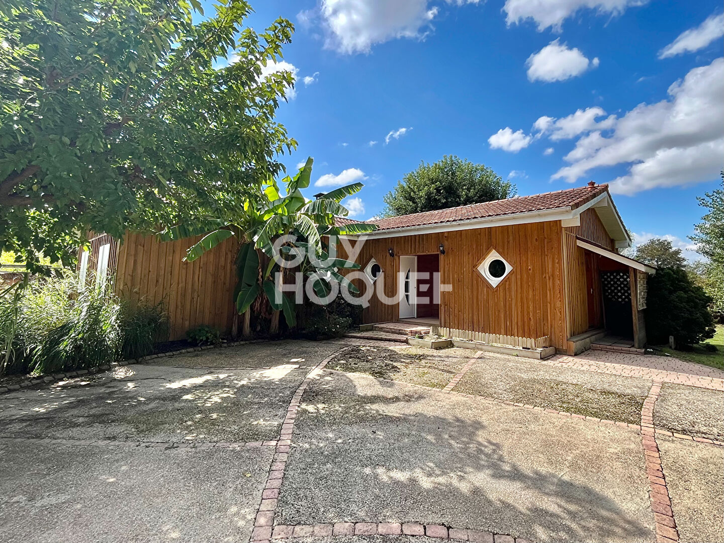 Charmante maison en bois massif de 146 m², 3 chambres, piscine.