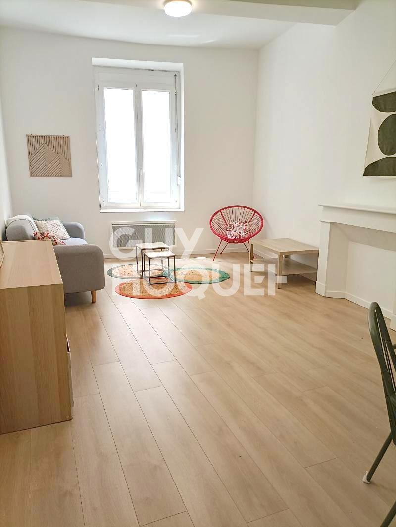 Appartement T2 meublé, rénové, en centre ville.