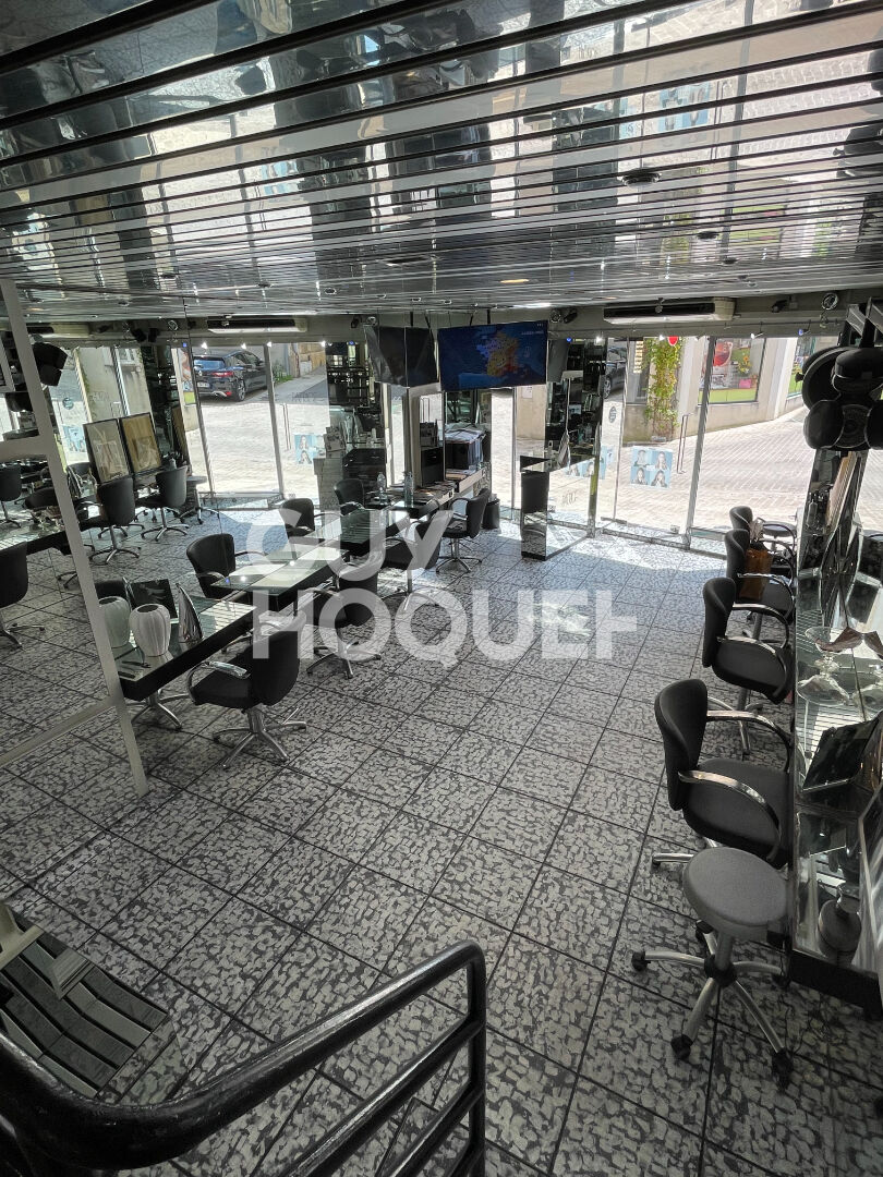 Fond de commerce et immeuble à Saint Sever 8 pièces