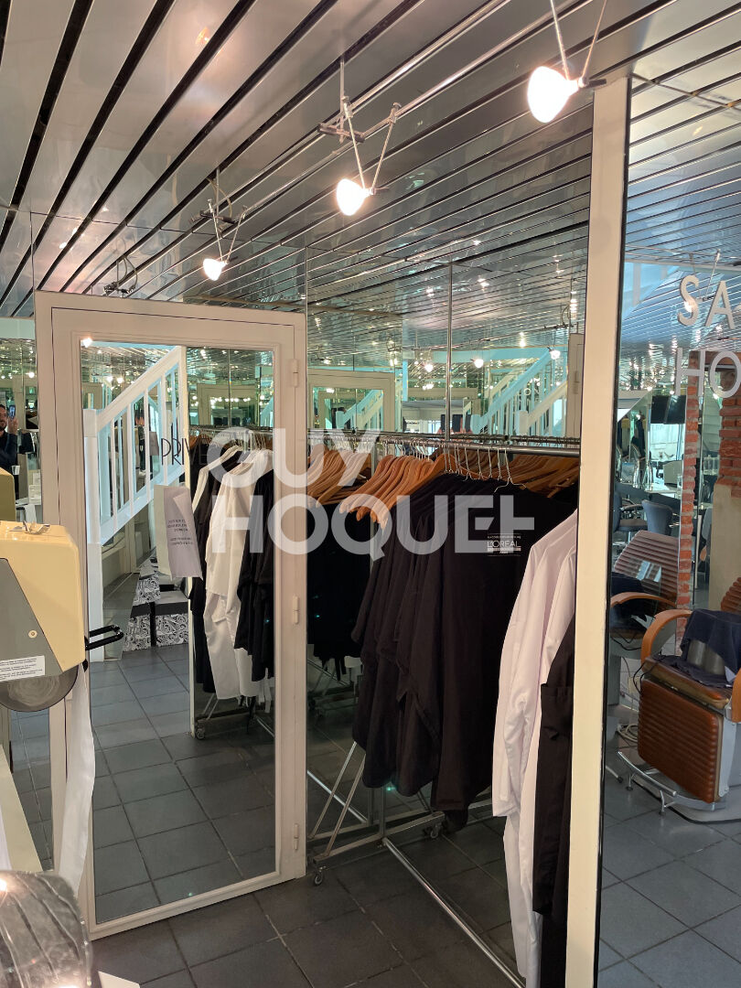 Fond de commerce et immeuble à Saint Sever 8 pièces