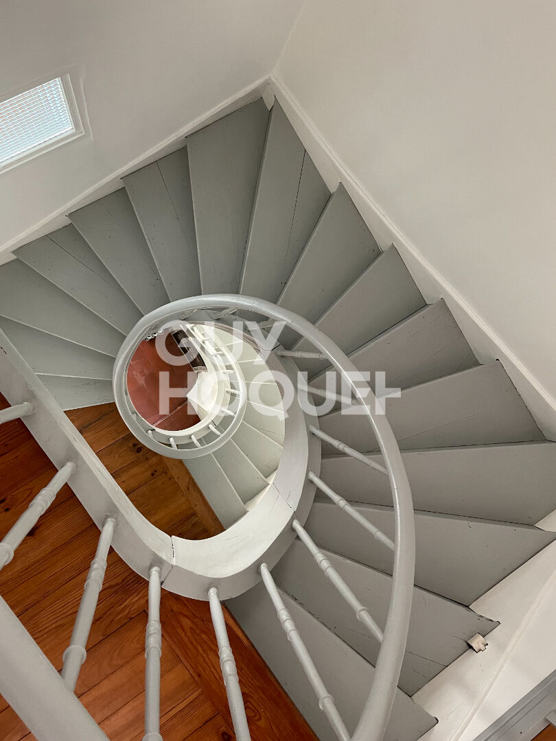 Fond de commerce et immeuble à Saint Sever 8 pièces