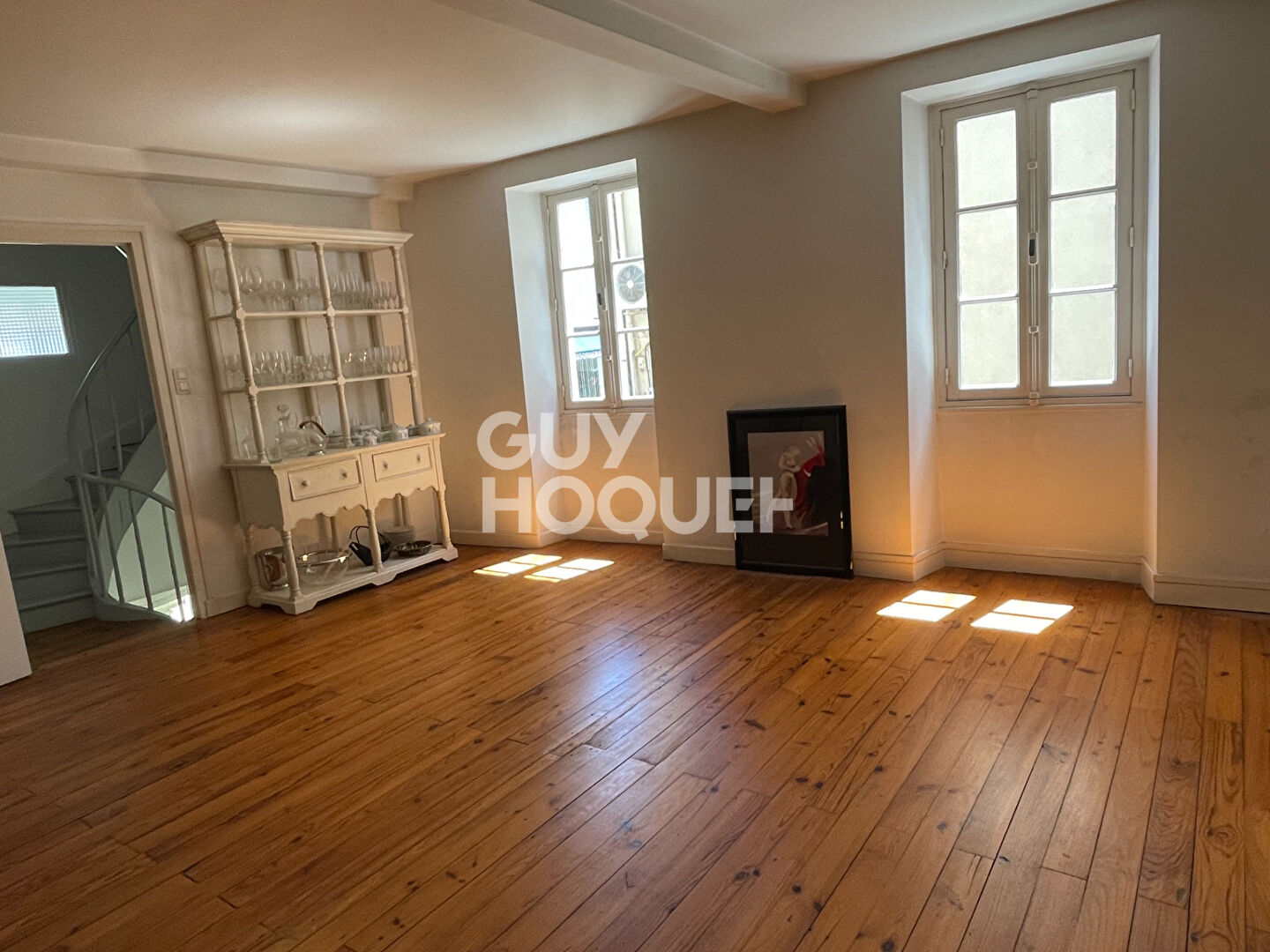 Fond de commerce et immeuble à Saint Sever 8 pièces