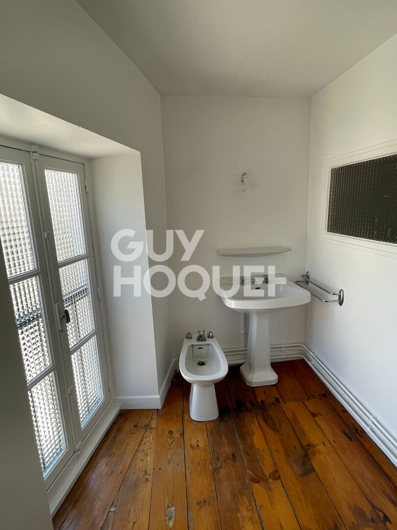 Fond de commerce et immeuble à Saint Sever 8 pièces