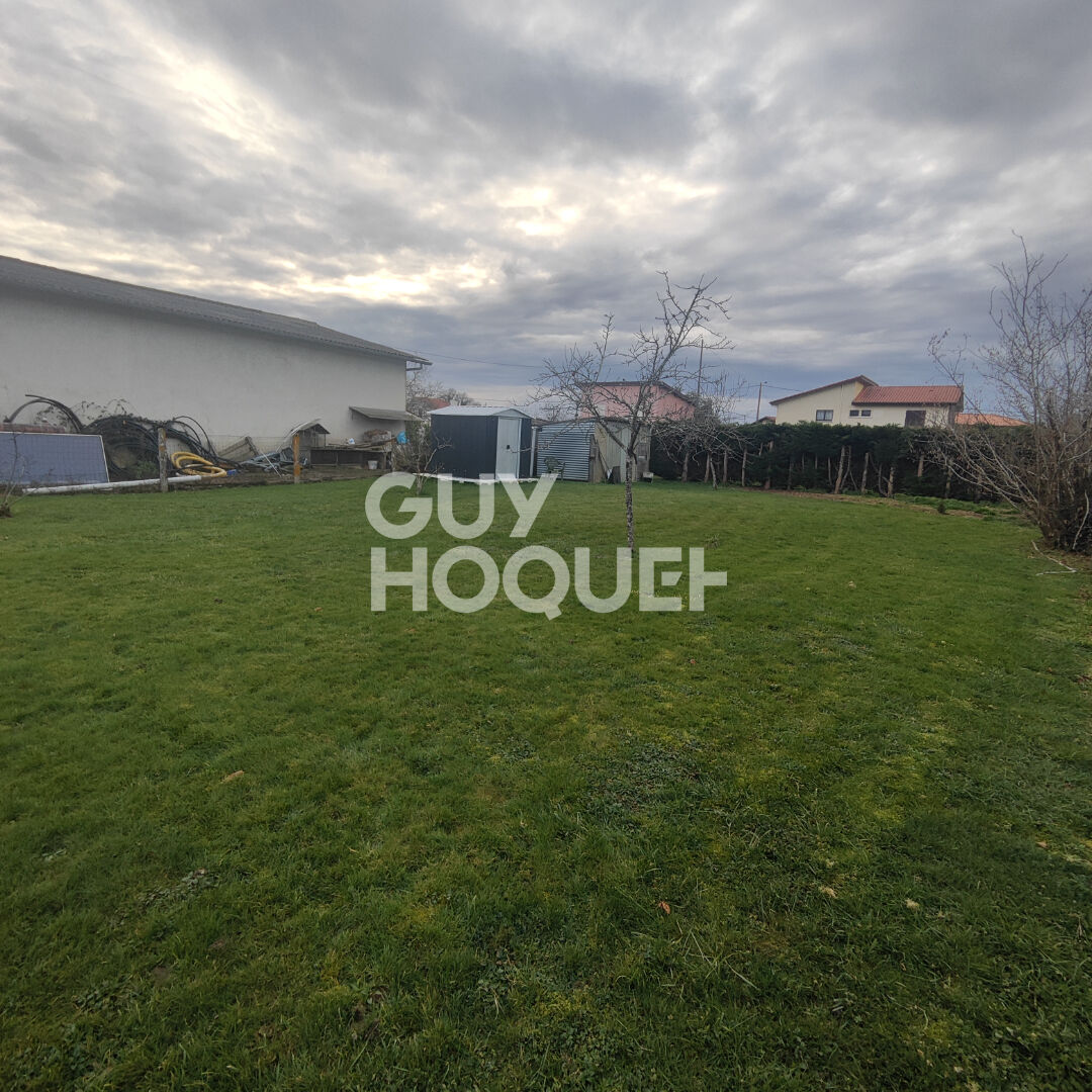 Terrain constructible de 876 m2 à Grenade sur Adour