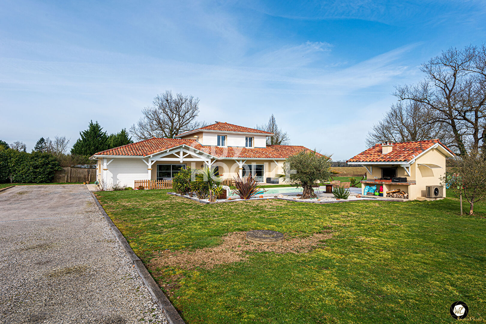 Superbe villa, 5 chambres, garage et piscine
