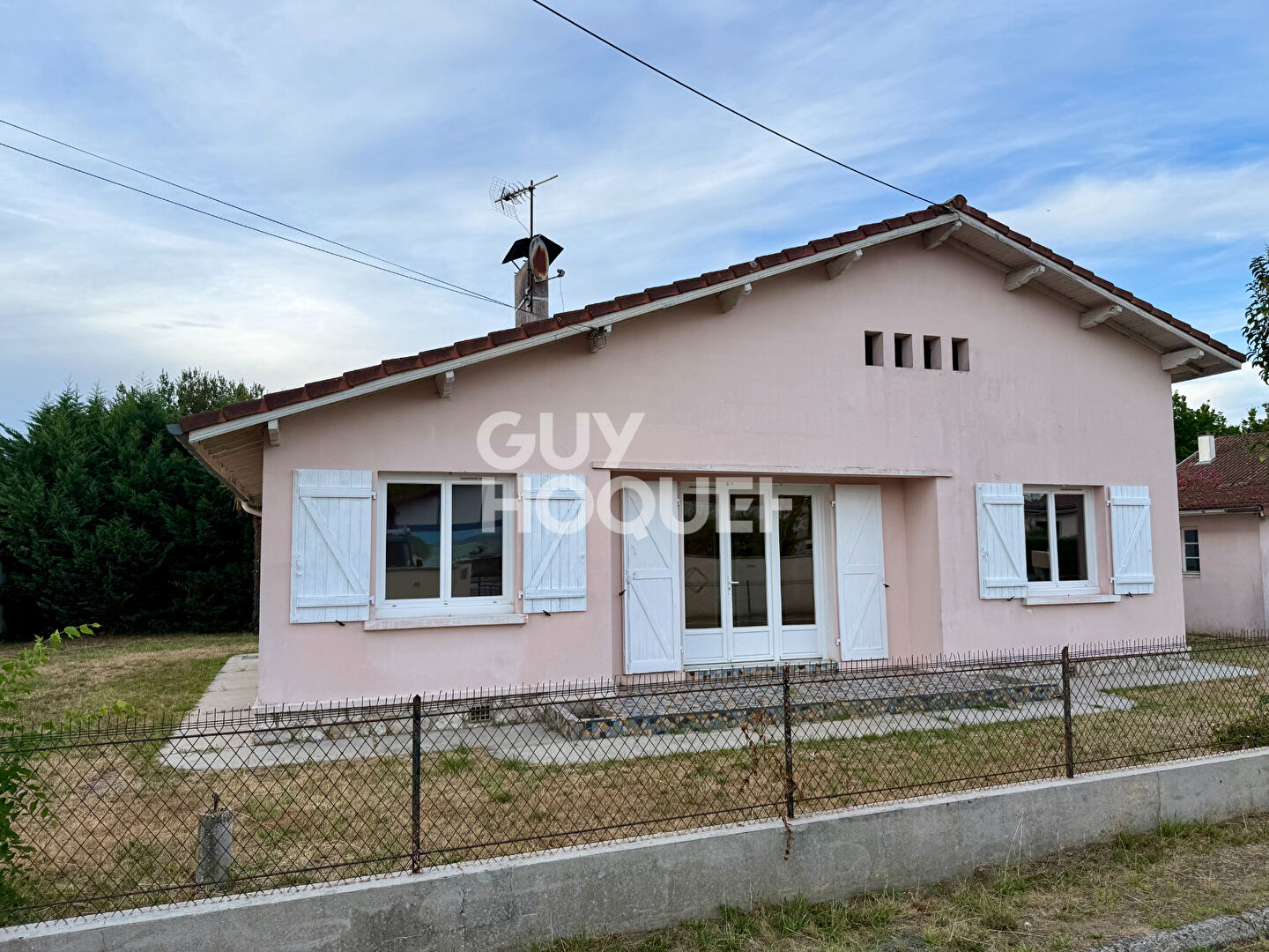 Maison au centre de Mont de Marsan avec 650 m² de jardin.