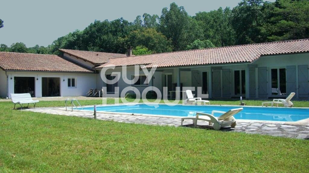 Maison BOUGUE 7 pièce(s) 250 m2