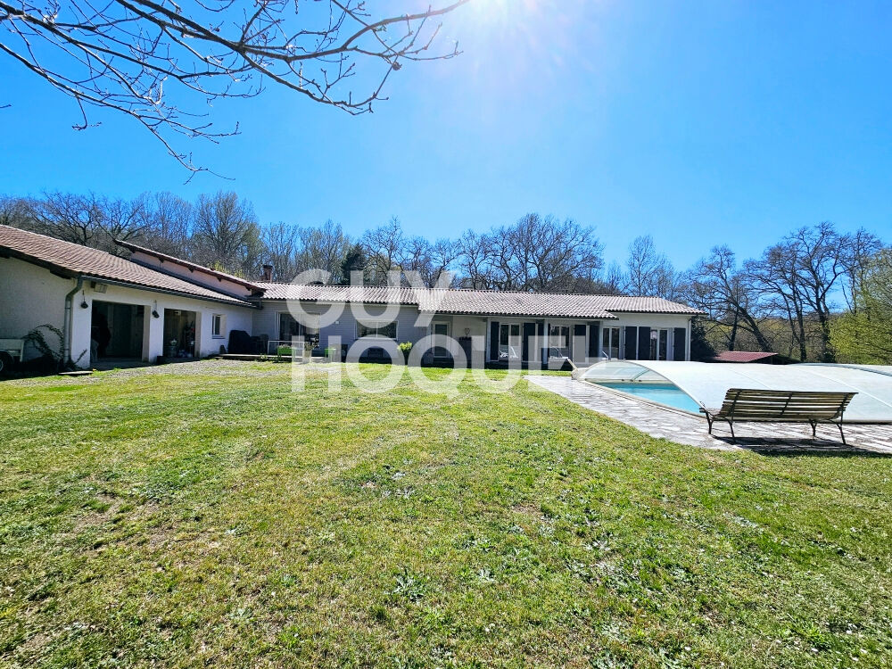 Maison BOUGUE 7 pièce(s) 250 m2