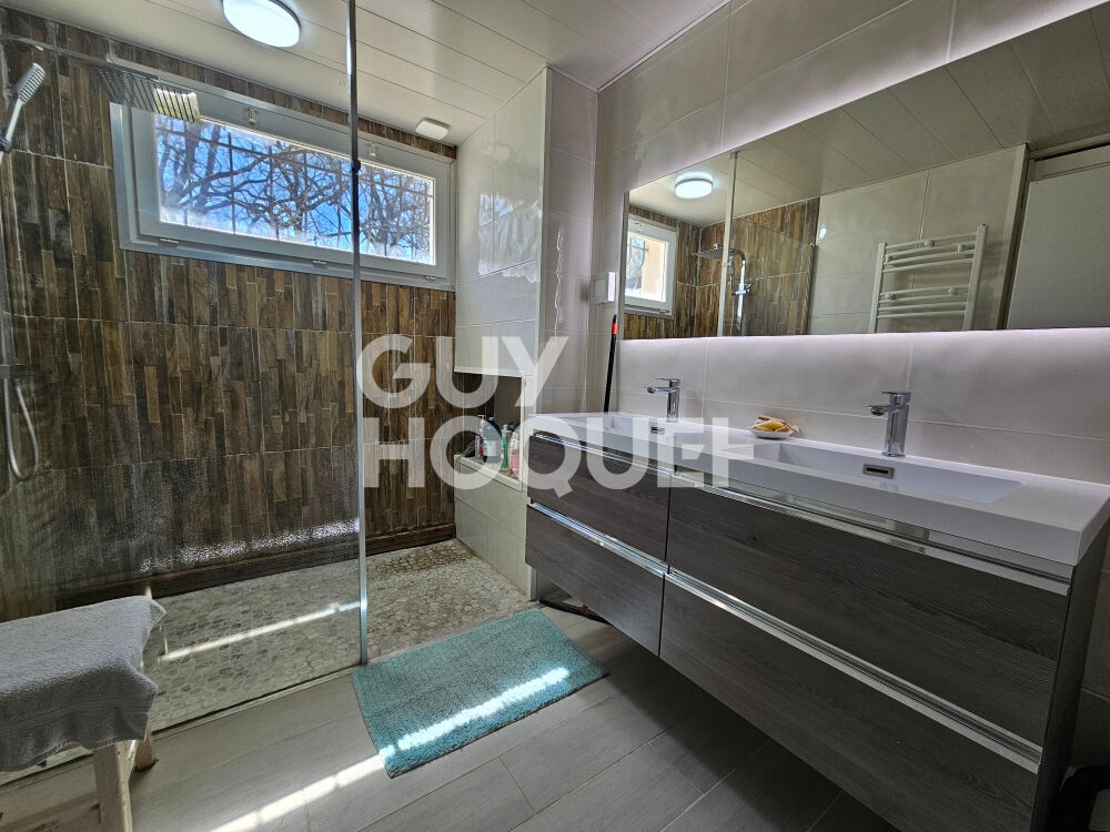 Maison BOUGUE 7 pièce(s) 250 m2