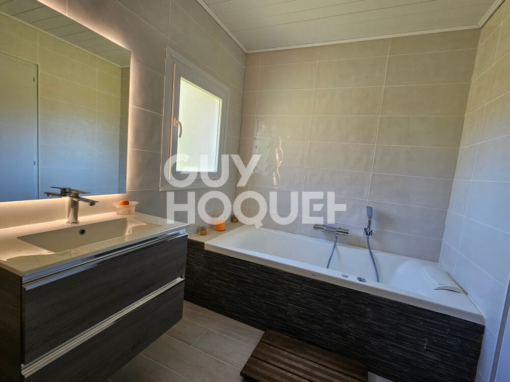 Maison BOUGUE 7 pièce(s) 250 m2