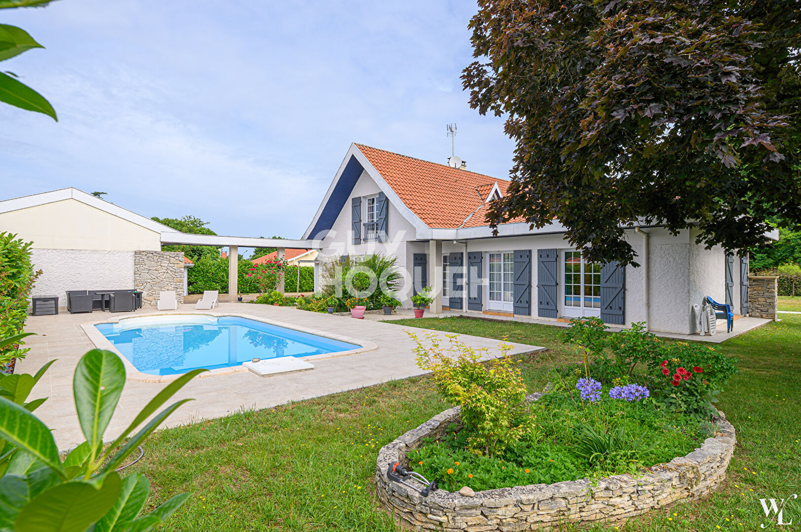 Superbe maison familiale à Saint Pierre Du Mont 6 pièce(s) 192 m2