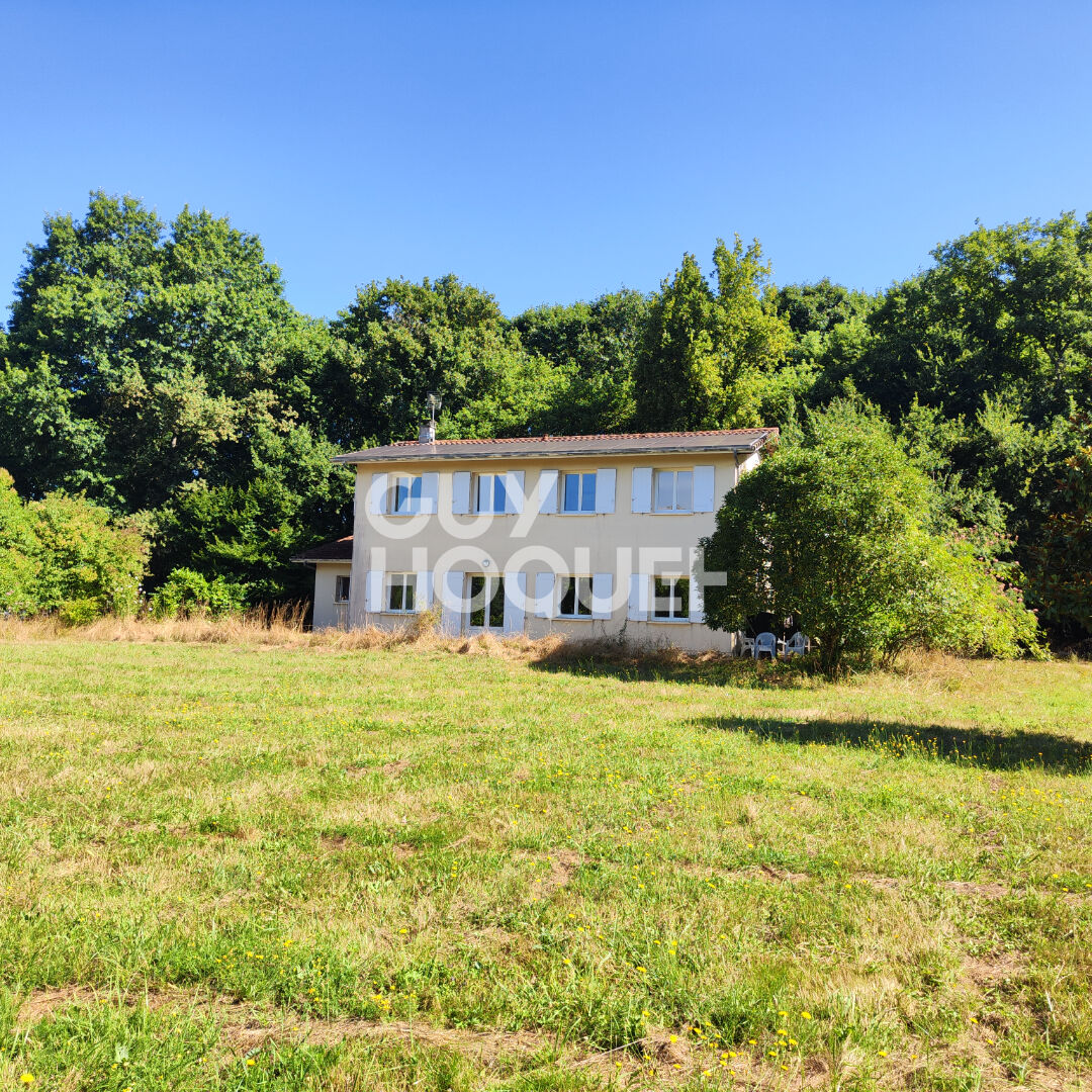 Maison familliale de  195 m2, 6 chambres sur 1,5 hectare 
