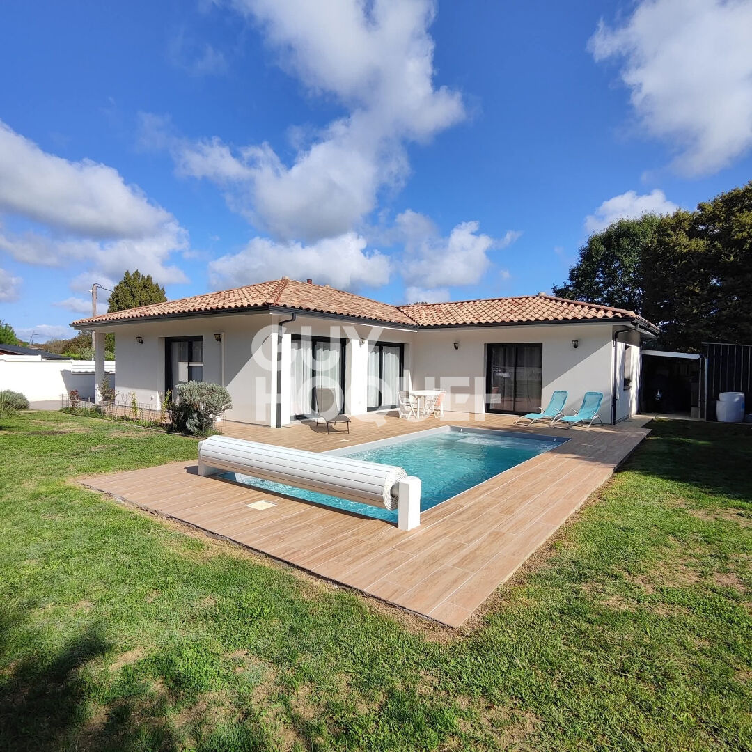Contemporaine  de 132m², 3 chambres et bureau avec piscine