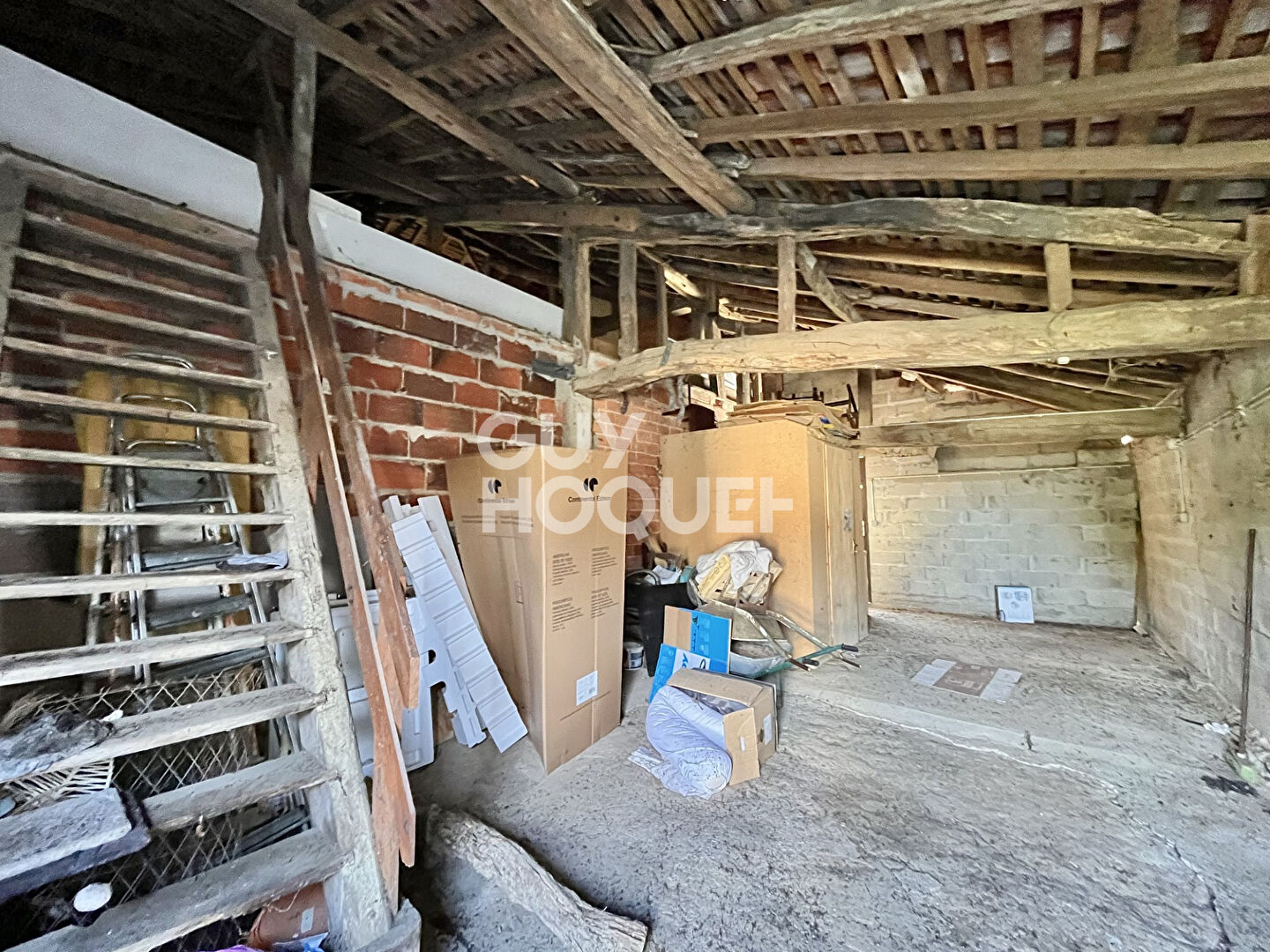 Coquette maison de plain-pied, 3 chambres, garage et dépendances