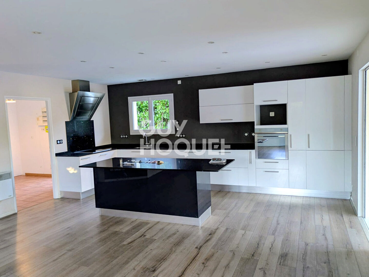 Maison familiale lumineuse avec jardin et piscine ? Environnement calme