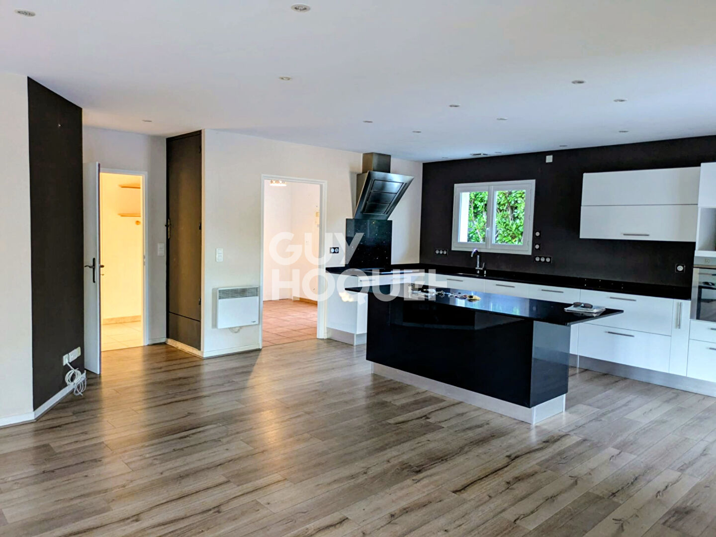 Maison familiale lumineuse avec jardin et piscine ? Environnement calme