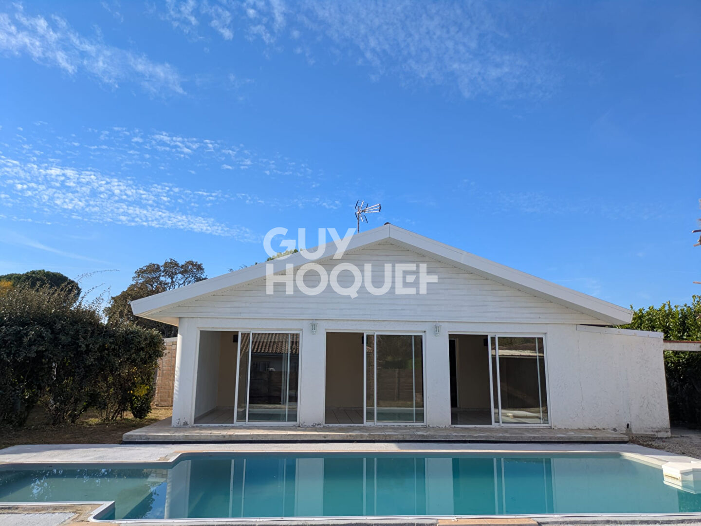 Maison familiale lumineuse avec jardin et piscine ? Environnement calme