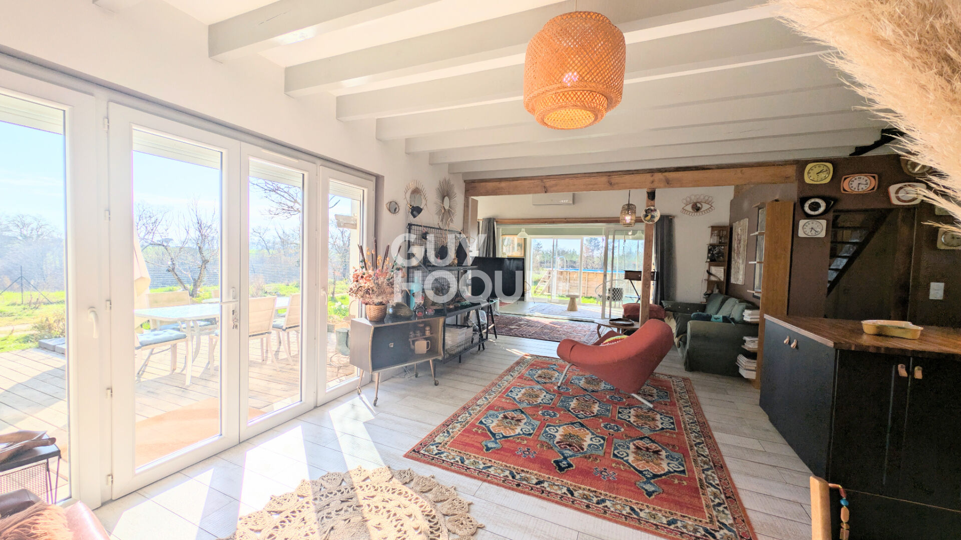 Propriété rénovée avec grand terrain, dépendances Cadre Privilégié