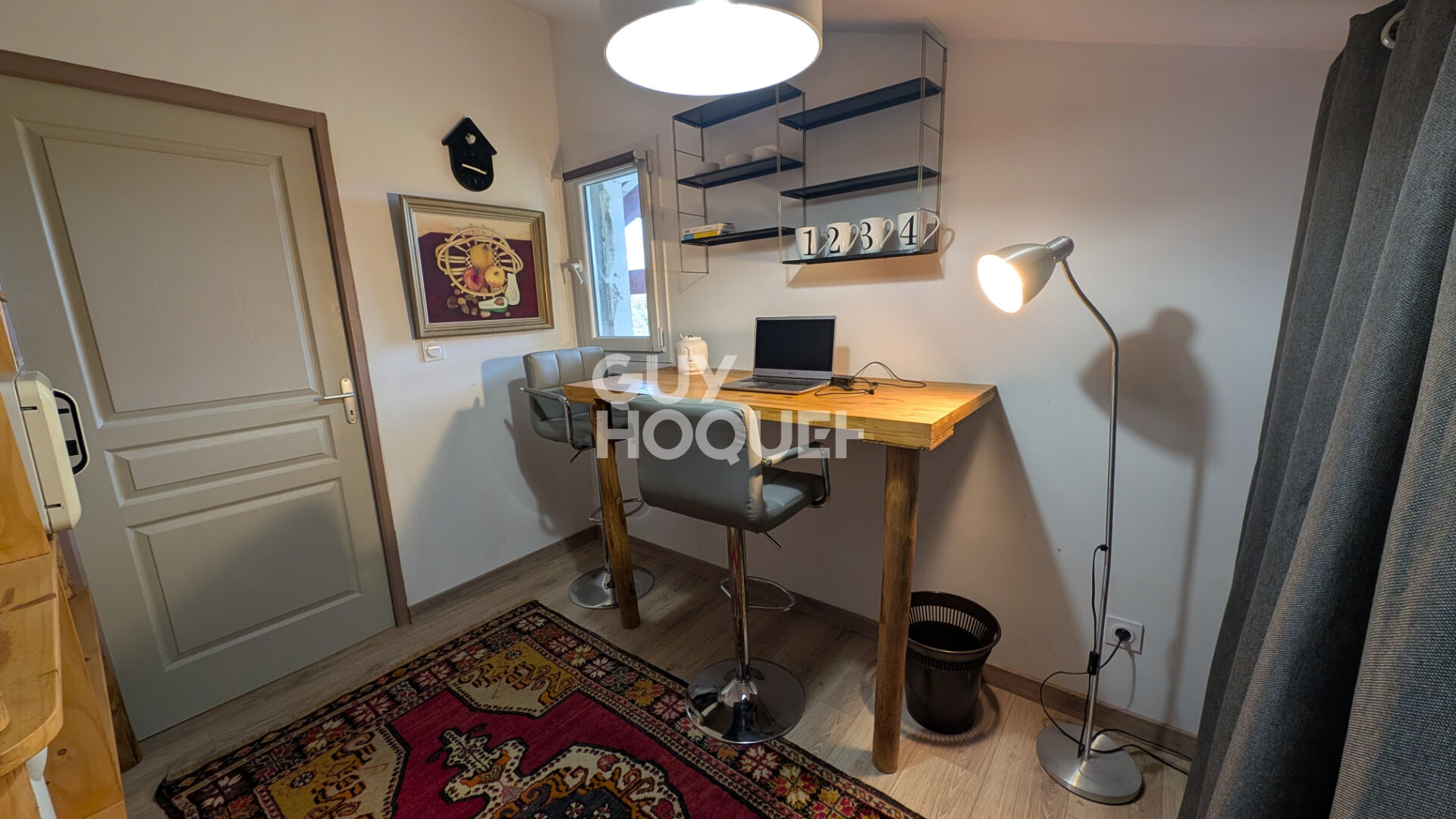 Propriété rénovée avec grand terrain, dépendances Cadre Privilégié