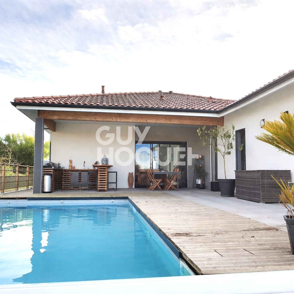Contemporaine de 116m2, 3 chambres, piscine et garage