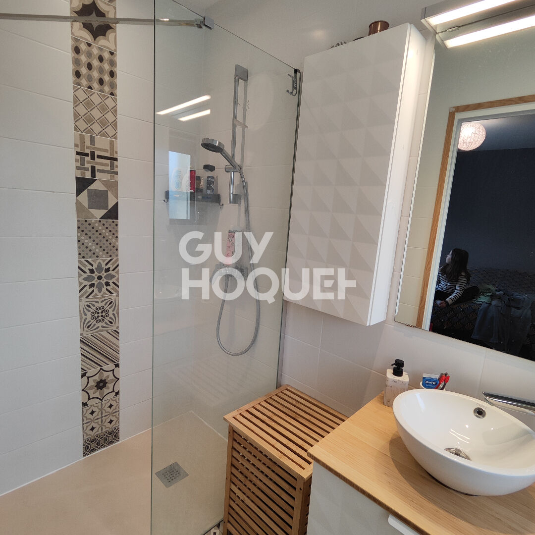 Contemporaine de 116m2, 3 chambres, piscine et garage