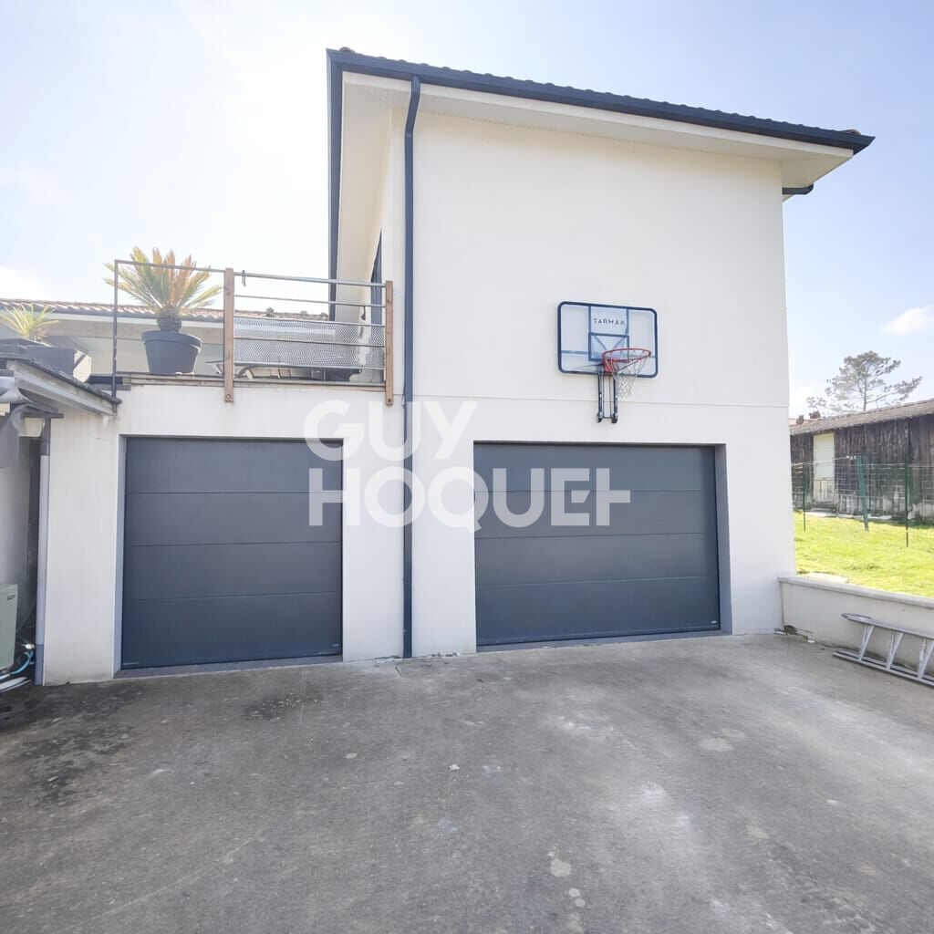 Contemporaine de 116m2, 3 chambres, piscine et garage