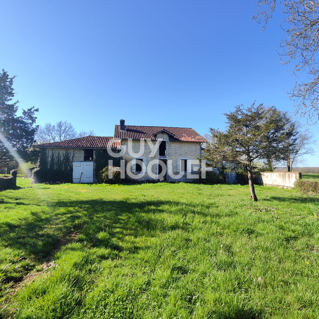 Corps de ferme à renover avec étables 