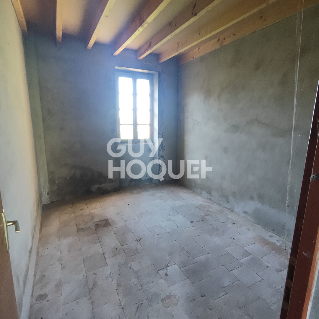 Corps de ferme à renover avec étables 