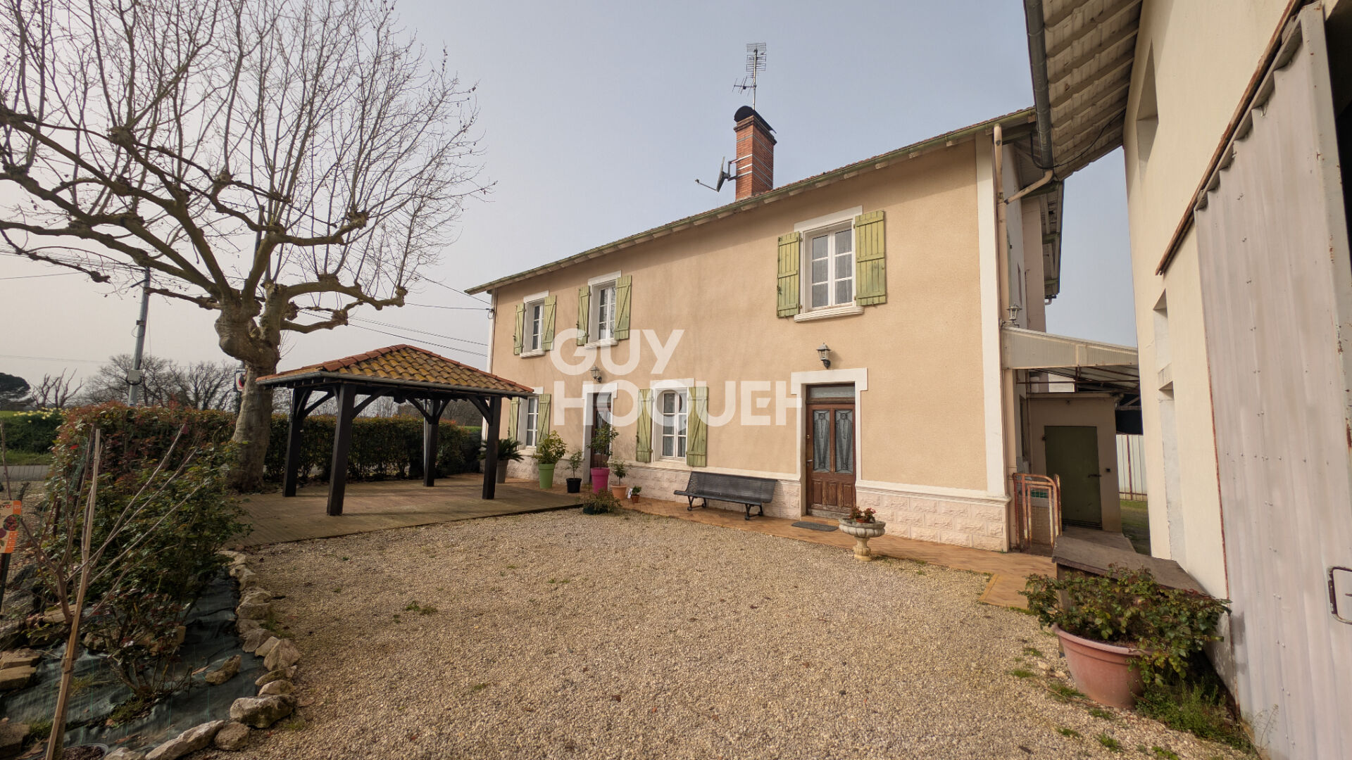 Idéal projet gîtes ou activité : ferme avec dépendances et 6 chambres