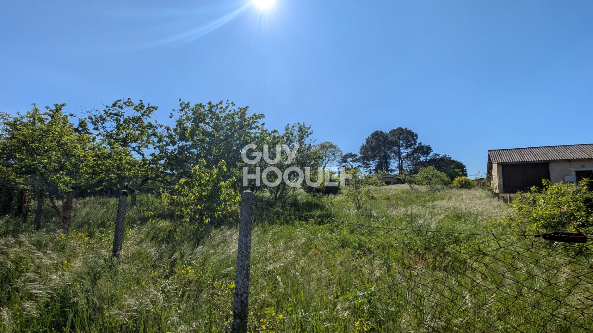 Terrain constructible à vendre - 2070M² -  coeur de village