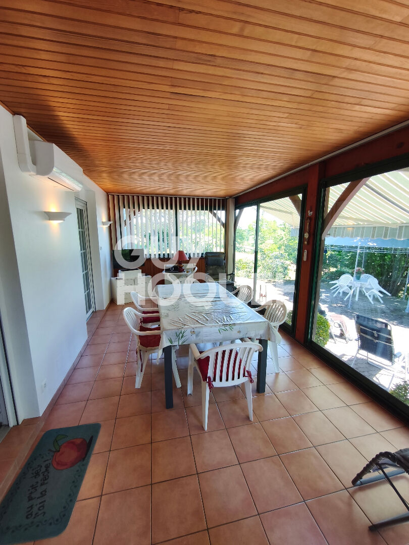 Coquuette maison de 82 m2, 2 chambres ,veranda et garage