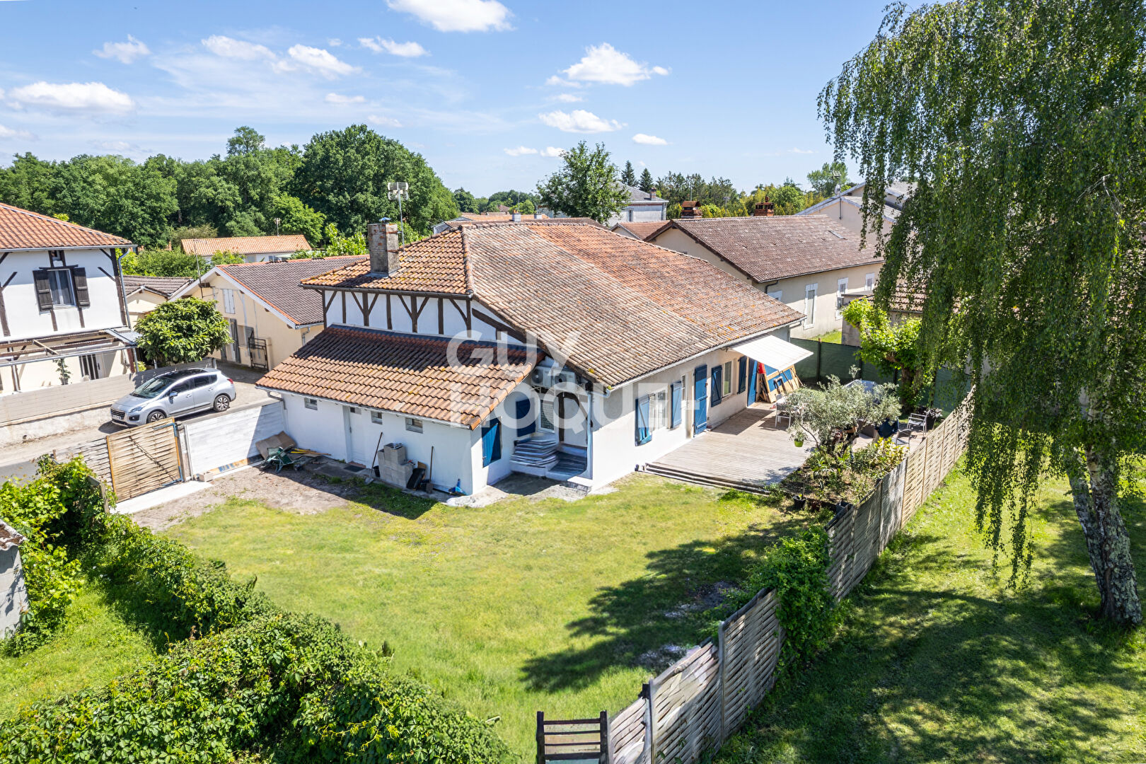Authenticité et beaux volumes : 150 m² de charme et fort potentiel