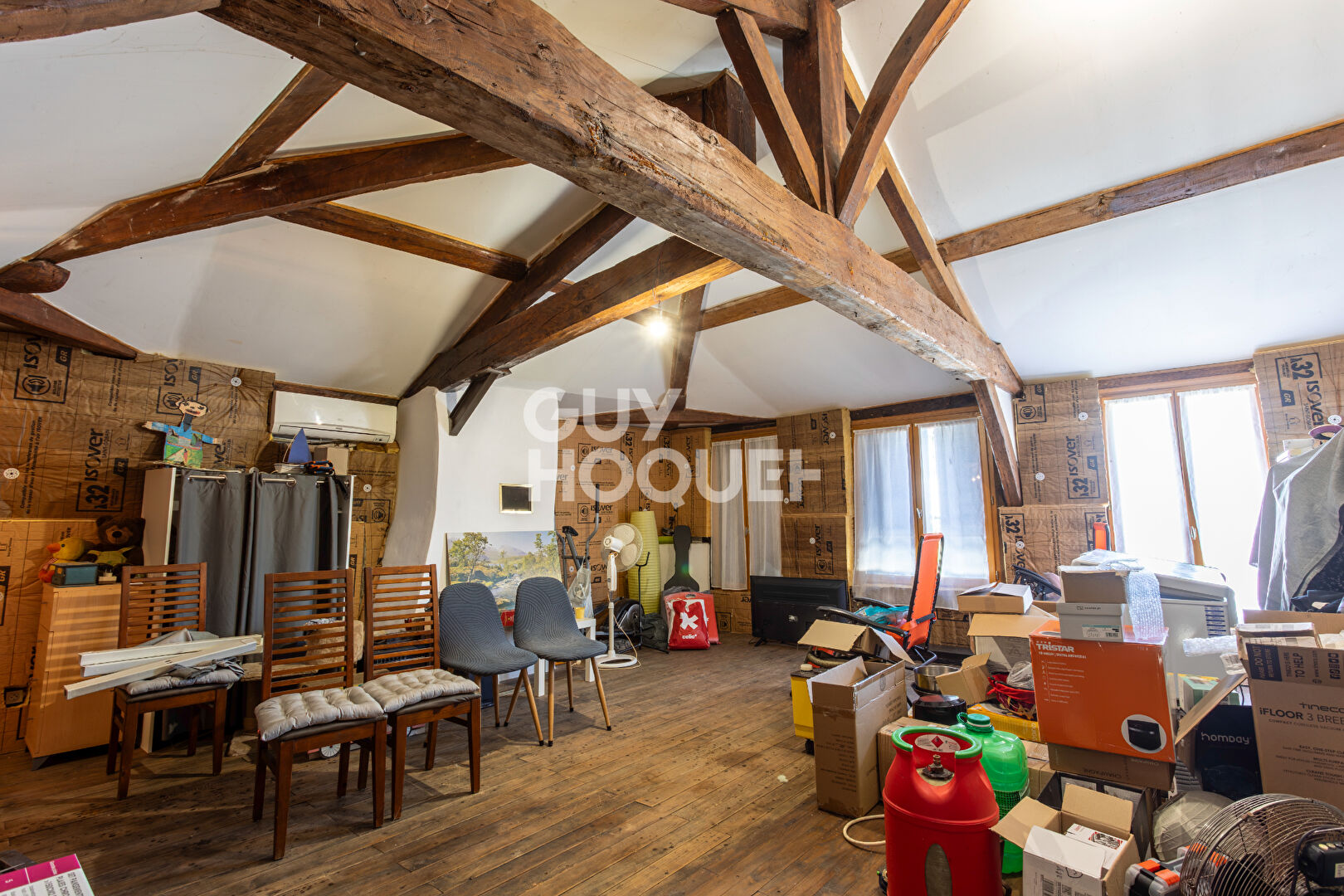 Authenticité et beaux volumes : 150 m² de charme et fort potentiel