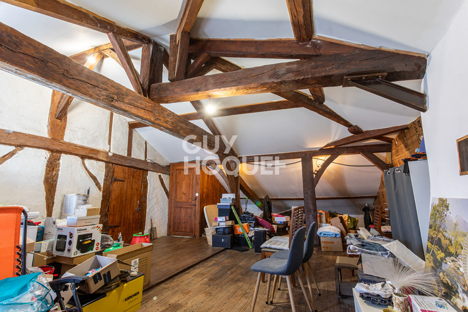 Authenticité et beaux volumes : 150 m² de charme et fort potentiel
