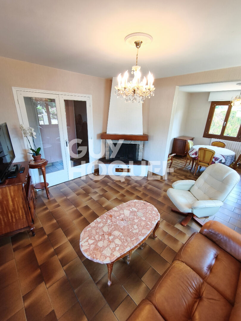Charmante maison de 82m², 3 chambres et un garage.
