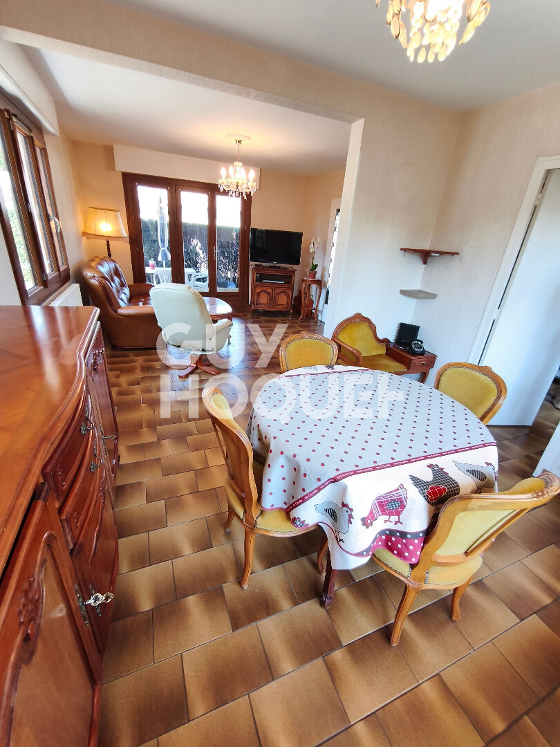Charmante maison de 82m², 3 chambres et un garage.