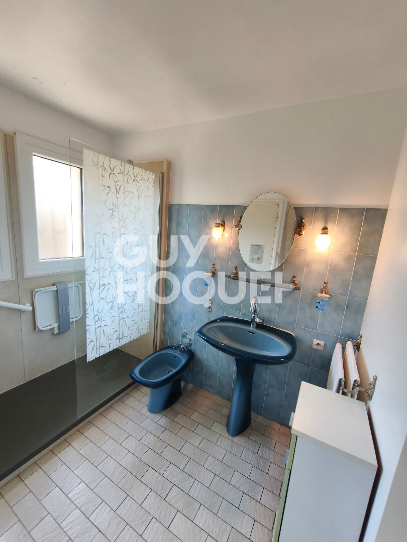 Charmante maison de 82m², 3 chambres et un garage.