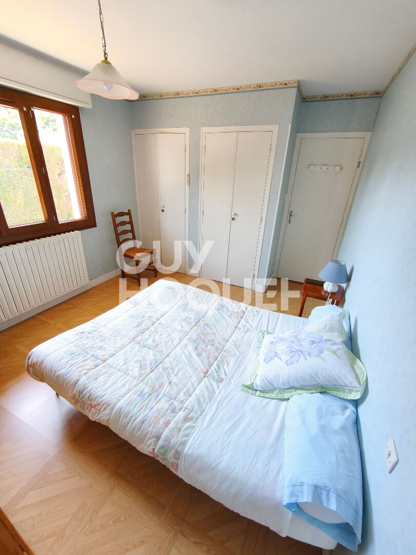 Charmante maison de 82m², 3 chambres et un garage.