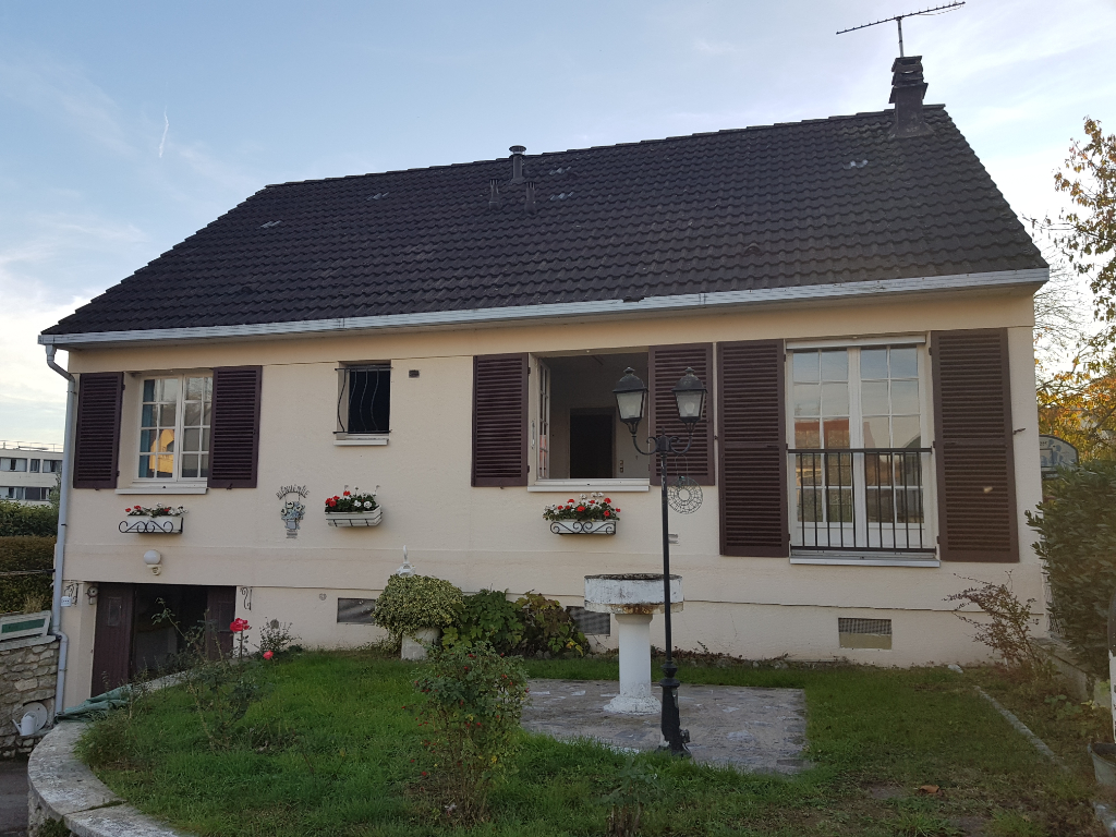 Maison 4 pièces d'une surface habitable de 81 m² à louer à MONTEREAU FAULT YONNE (77130).