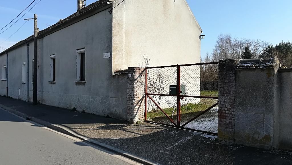 Maison d'environ 96 m² à vendre à CANNES ECLUSE (77130).