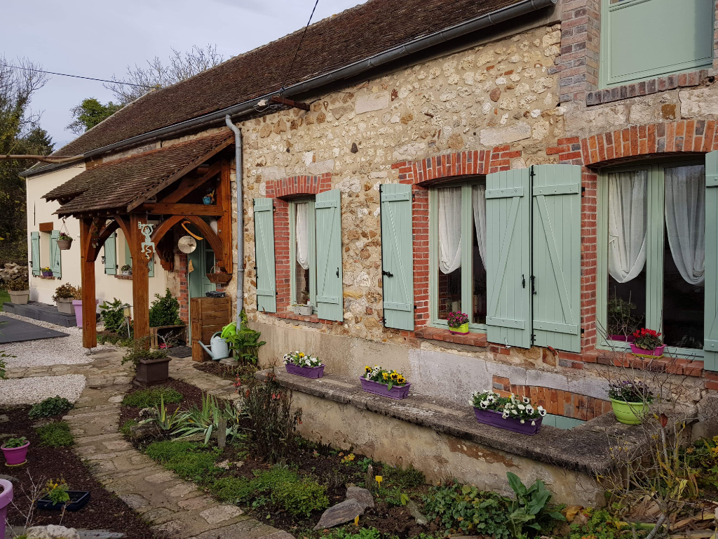 Maison 4 pièces d'une surface habitable de 156 m² à vendre à CHEVRY EN SEREINE (77710).