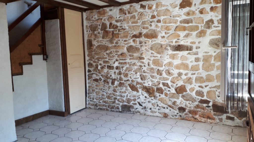 Maison d'environ 46 m² à vendre à VILLENEUVE LA GUYARD (89340).