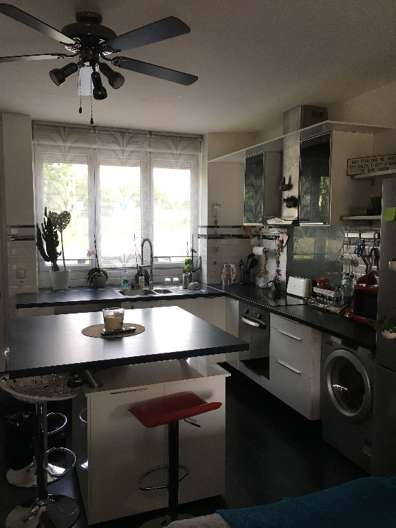 CHAMPAGNE SUR SEINE IDEAL COUPLE APPARTEMENT AVEC COUR PRIVE