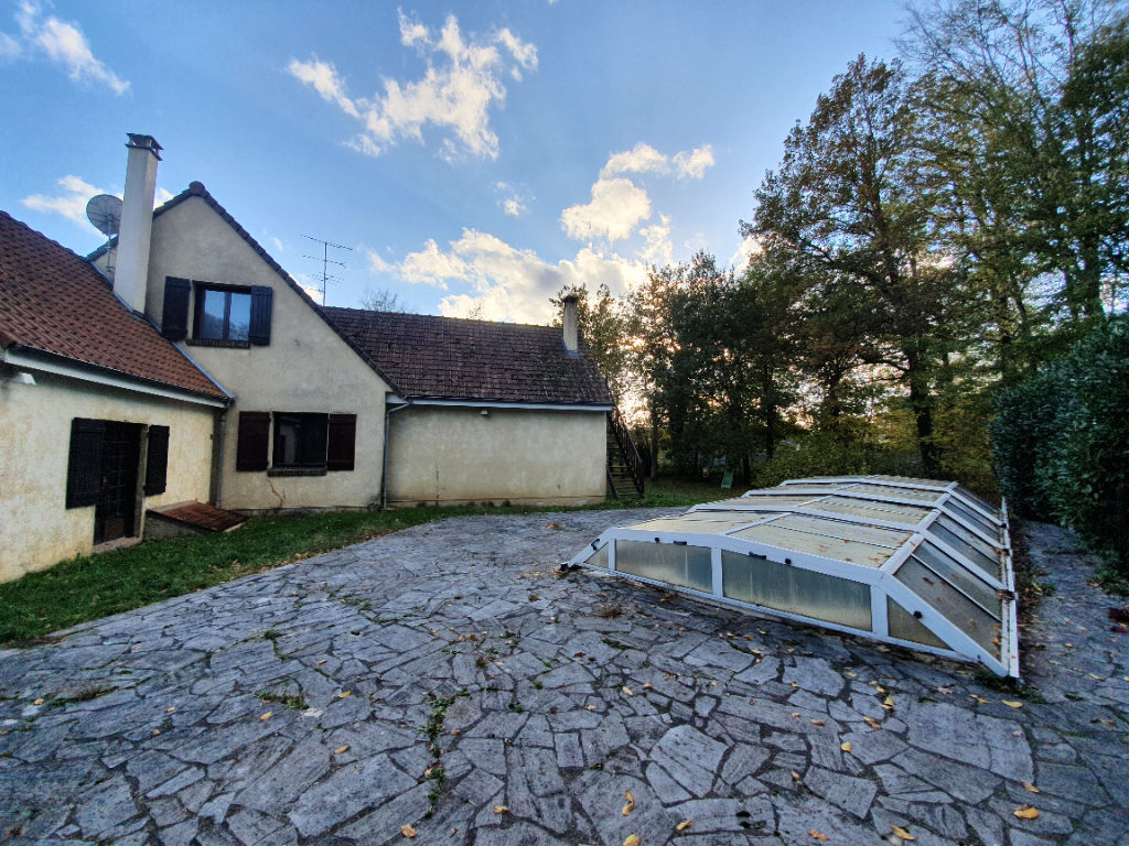 Vente d'une maison 10 pièces à MONTCOURT FROMONVILLE